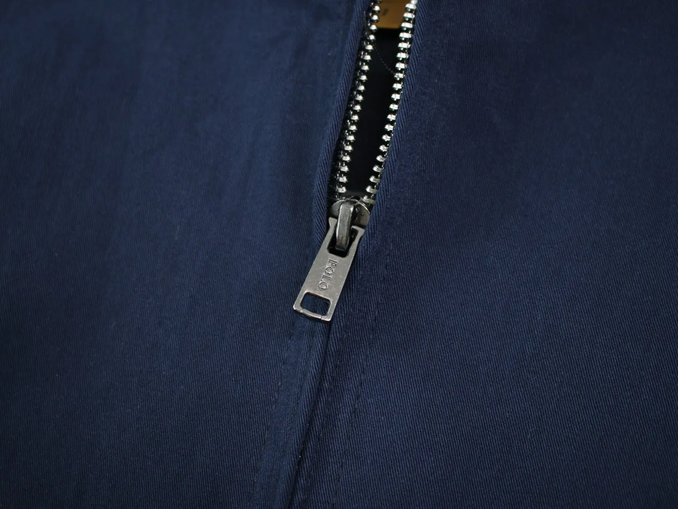 🅿️350 Ralph Lauren's new 2024 classic old money style stand collar executive zipper jacket 1️⃣Selected from high-quality original developed pure cotton fabrics, with customized plaid lining inside, the overall wear effect is very soft and comfortable, 2️⃣The workmanship details are perfectly controlled, the chest is exquisitely embroidered with small logos, and the dropped shoulders are made of unique splicing technology to highlight your personality! The version is simple but not simple! 3️⃣ Complete with tag accessories, unisex design, and a very versatile jacket for men and women! Color: black, navy, khaki, green Size: S, M, L, XL